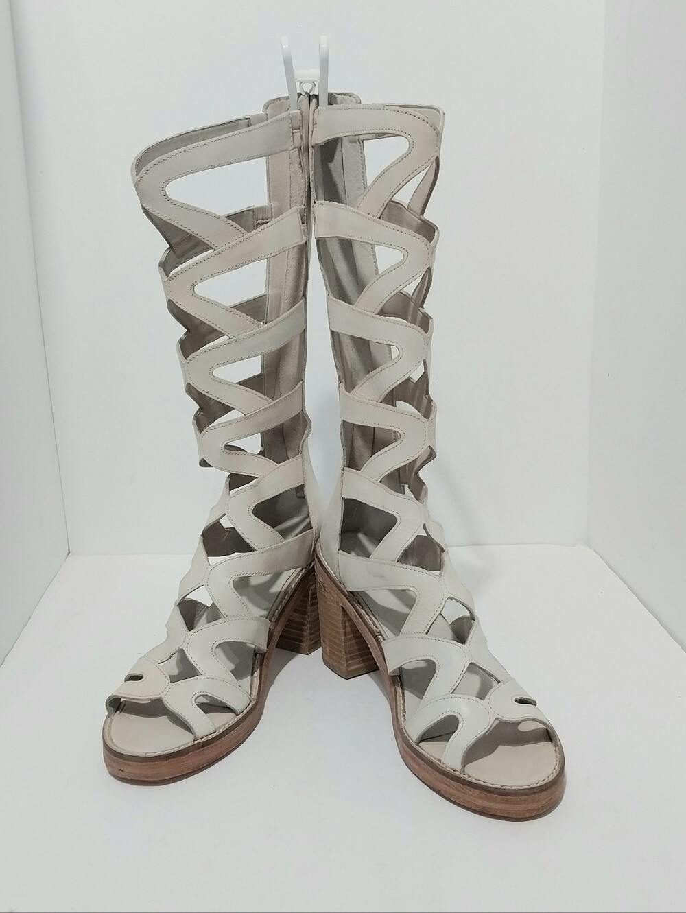 Vintage Foundry Loni Distressed Gladiator Sandals, NEW, Size 8